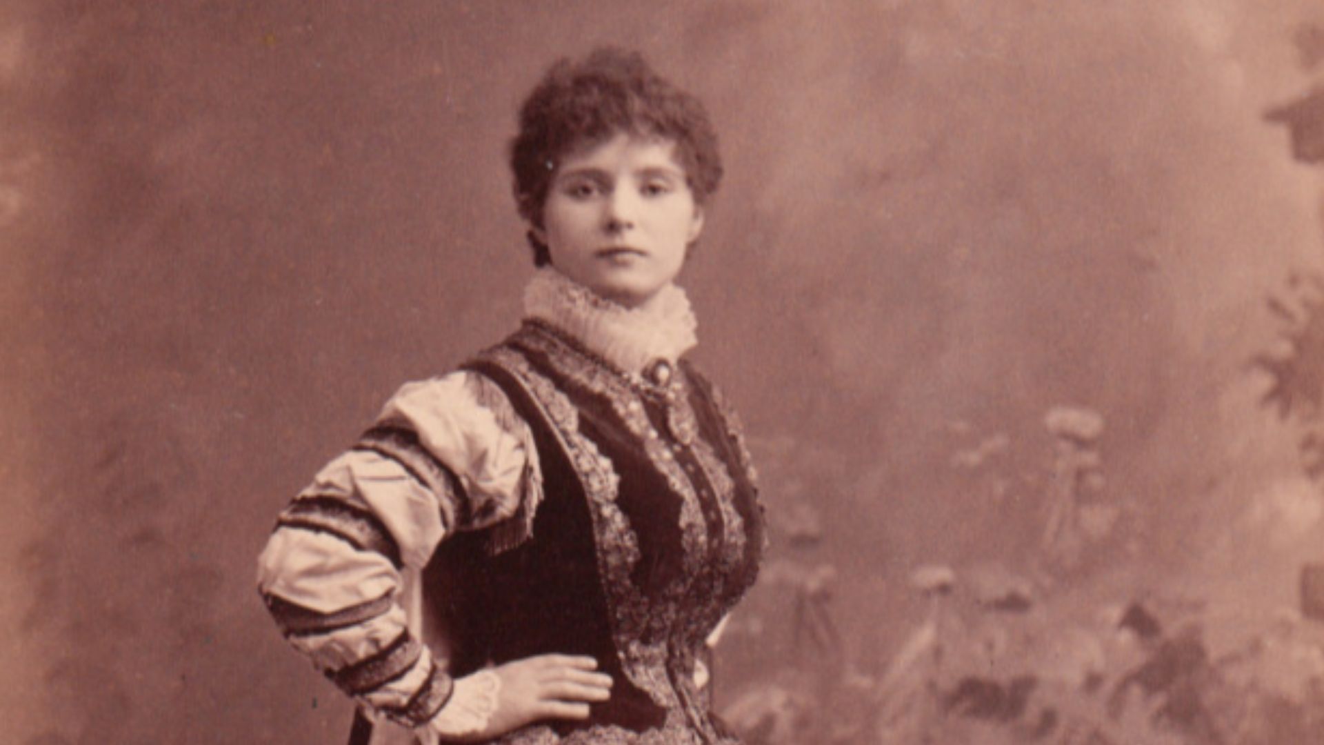 File:Kate Everleigh by Warrens.jpg