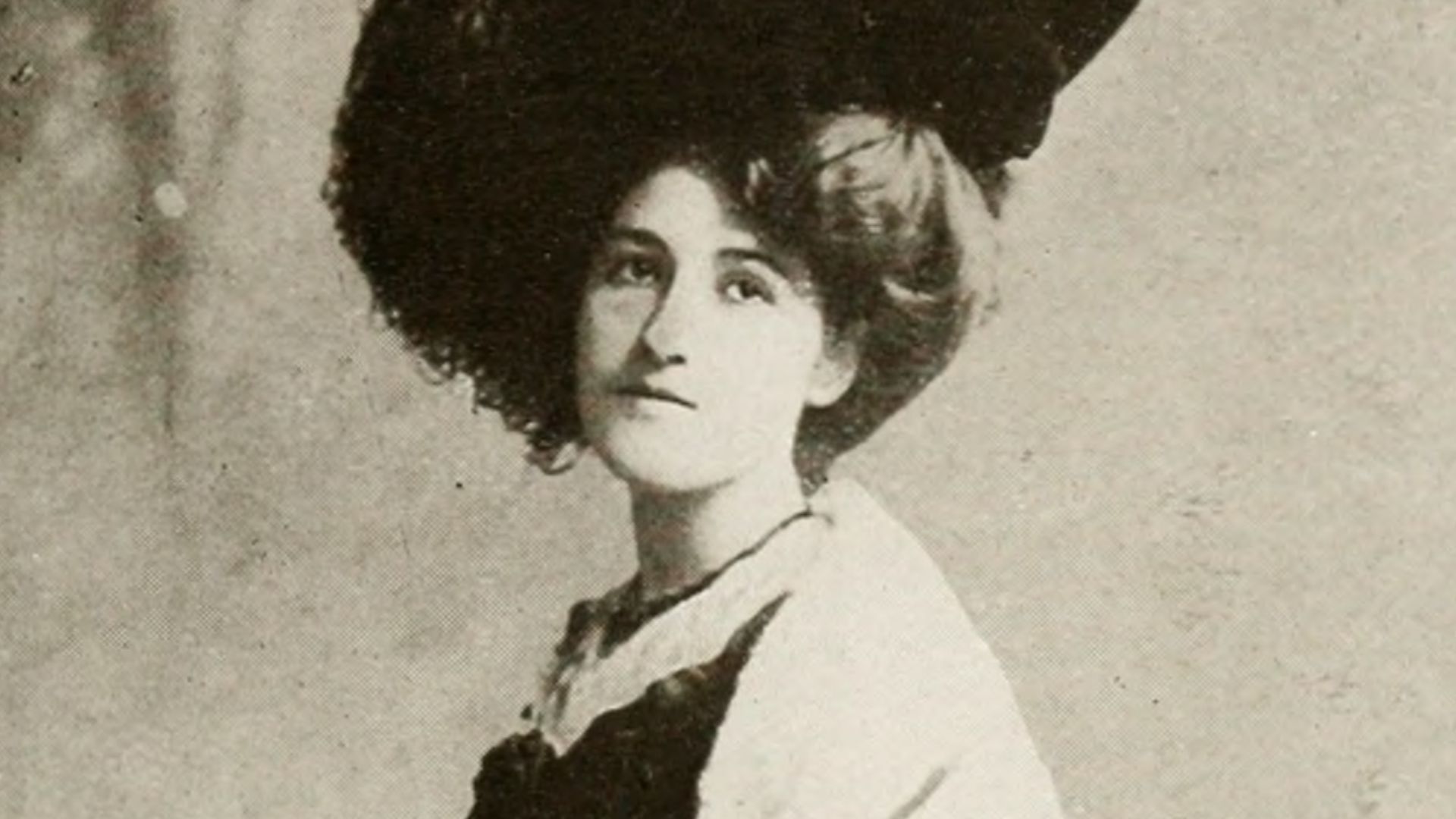 File:Dorothy Russell, stage actress.jpg