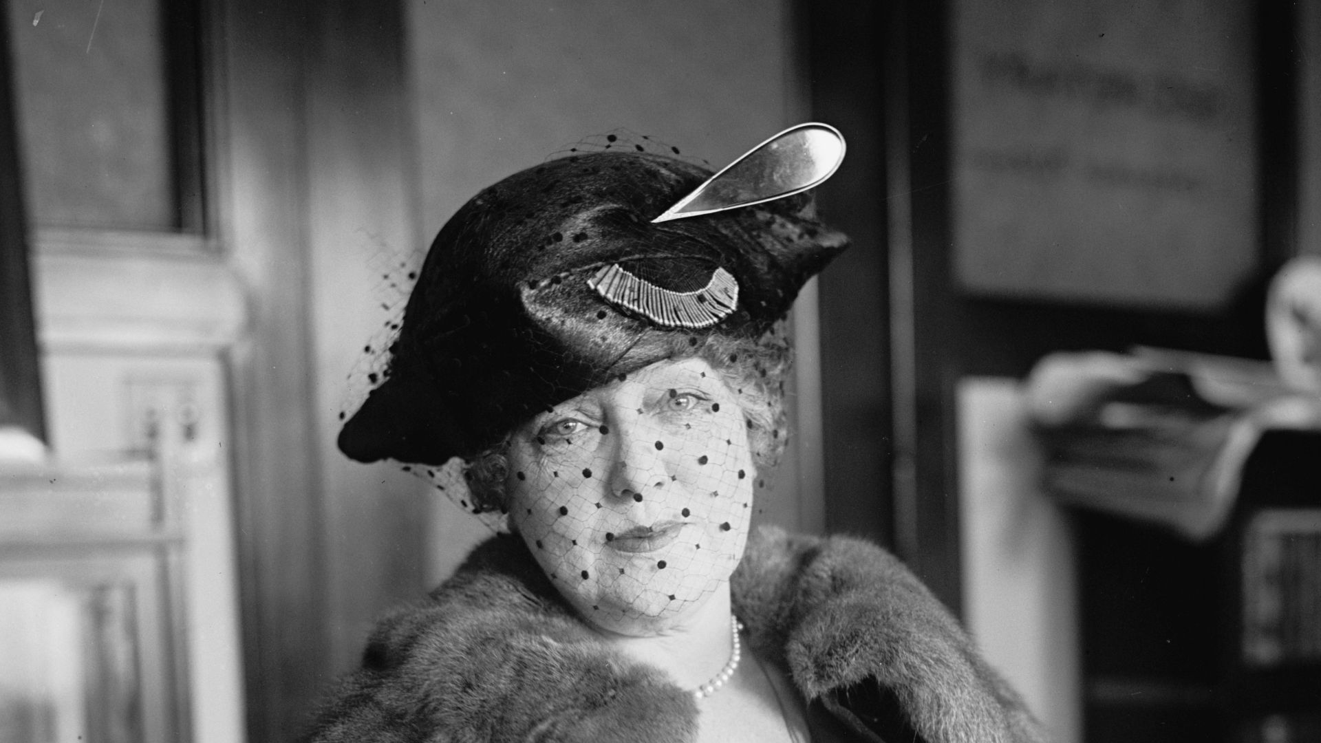 File:Lillian Russell, 3-28-22 LCCN2016846195.jpg