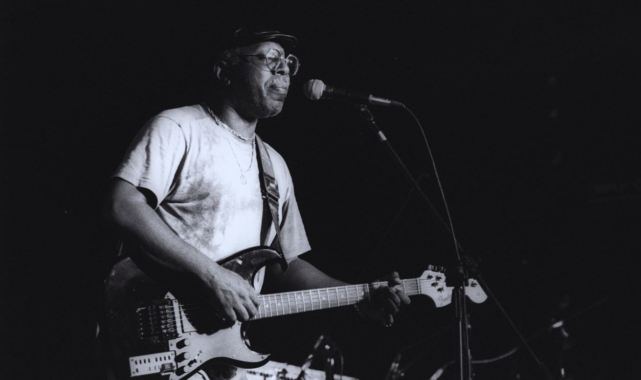 Gettyimages - 110758039, Curtis Mayfield Performs in Barcelona BARCELONA, SPAIN - APRIL 06: Curtis Mayfield performs on stage at Zeleste on April 6, 1990 in Barcelona, Spain.
