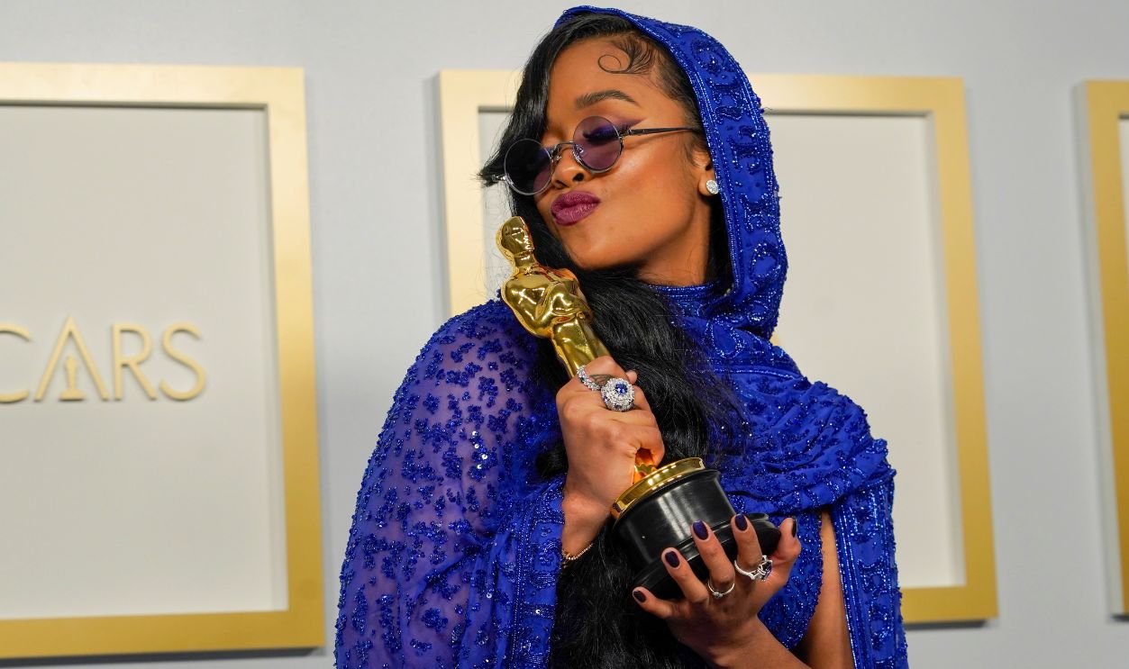 Gettyimages - 1314442817, 93rd Annual Academy Awards - Press Room LOS ANGELES, CALIFORNIA - APRIL 25: H.E.R., winner of Best Original Song for