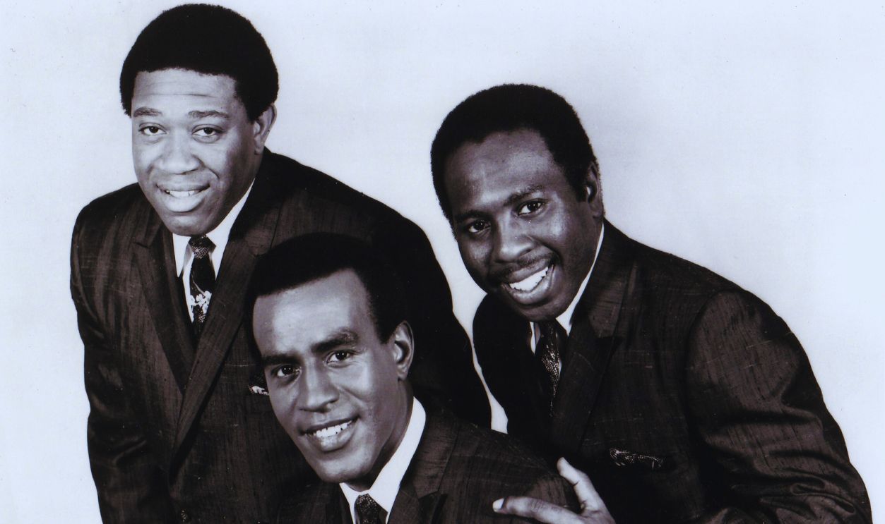 Gettyimages - 85355923, Photo of Curtis MAYFIELD and IMPRESSIONS UNSPECIFIED - JANUARY 01: Photo of Curtis MAYFIELD and IMPRESSIONS; Posed studio group portrait L-R Fred Cash, Sam Gooden and Curtis Mayfield