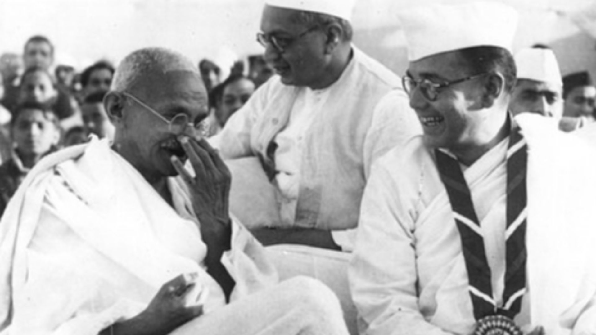 File:Gandhi and Bose at the Indian National Congress, 1938.jpg