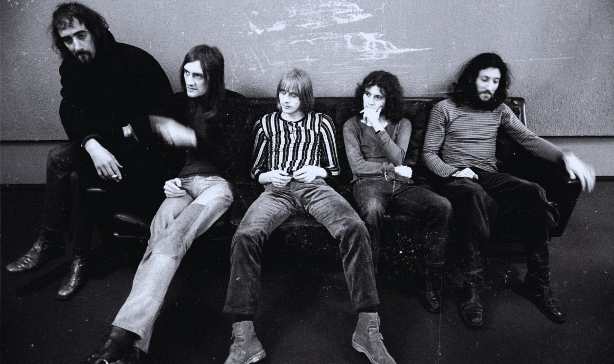 Gettyimages - 74271507, Fleetwood Mac Portrait LOS ANGELES - MARCH 21: (L-R) John McVie, Mick Fleetwood, Danny Kirwan, Jeremy Spencer and Peter Green of the rock group 'Fleetwood Mac' pose for a portrait on March 21, 1970 in Los Angeles, California.