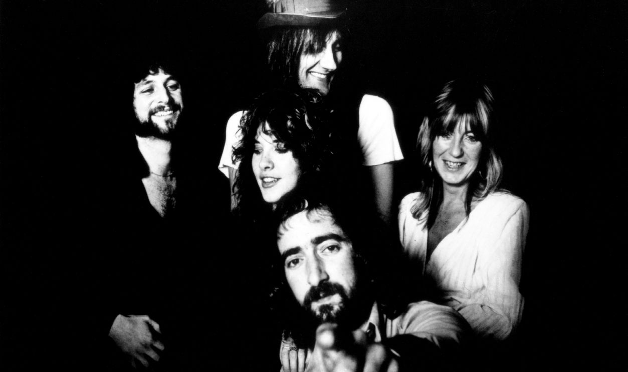 Gettyimages - 74271672, Fleetwood Mac Portrait CIRCA 1976: Lindsey Buckingham, Mick Fleetwood, Christine McVie, John McVie and Stevie Nicks of the rock and roll group 