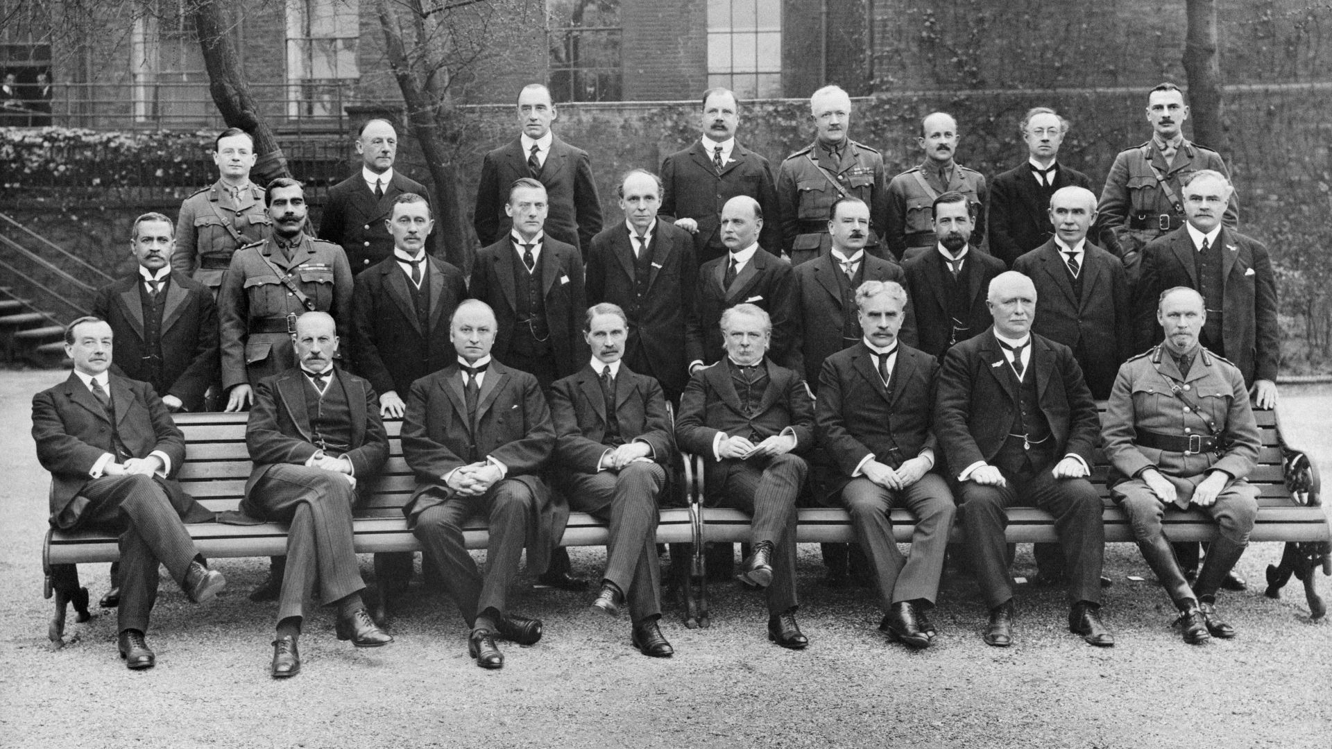 File:Imperial War Cabinet HU81394.png