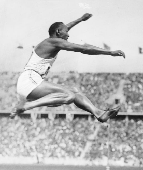 File:Bundesarchiv Bild 183-R96374, Berlin, Olympiade, Jesse Owens beim Weitsprung.jpg