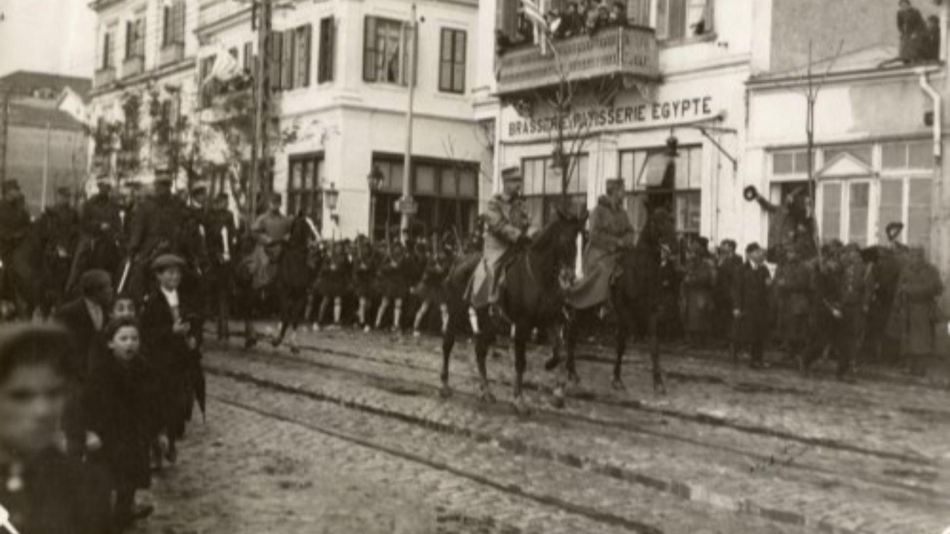 File:King George I of Greece and Crown Prince Constantine enter Thessaloniki, 1912.jpg