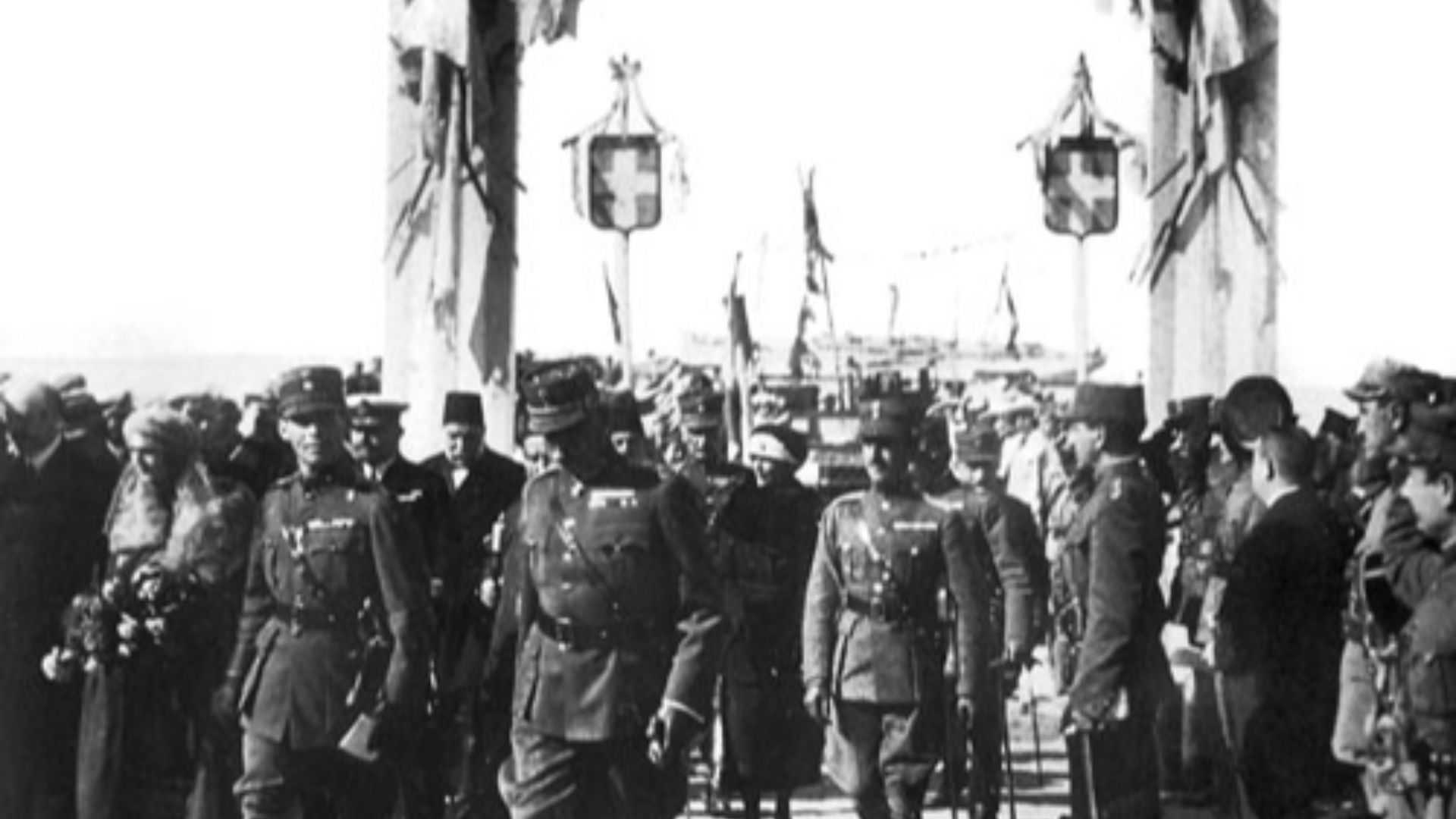 File:Greek occupation troops landing on Smyrna.jpg