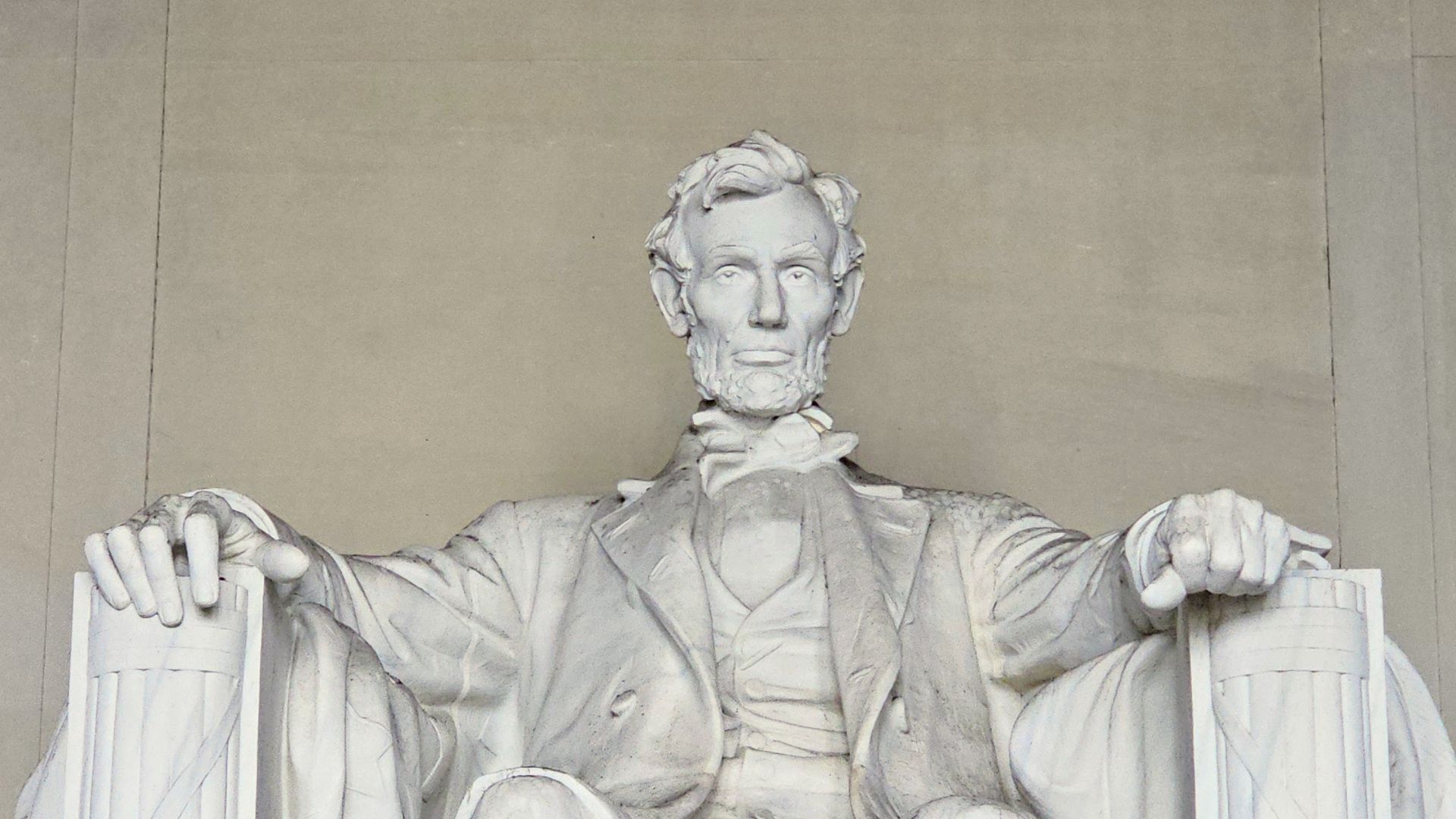 File:The Lincoln Memorial Statue, with inscription in background.jpg