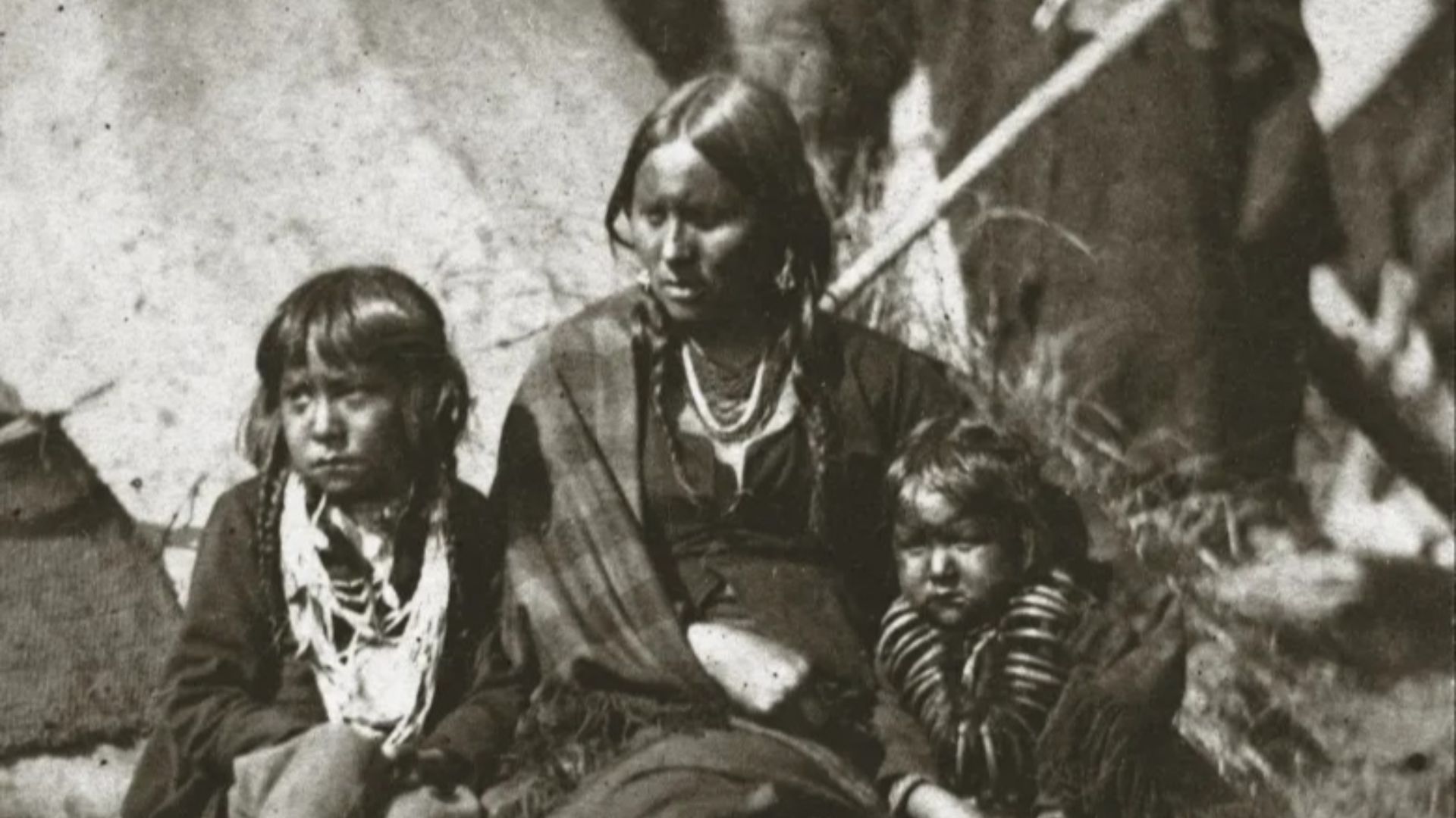 File:Little Crows wife and two children at Fort Snelling prison compound.jpeg