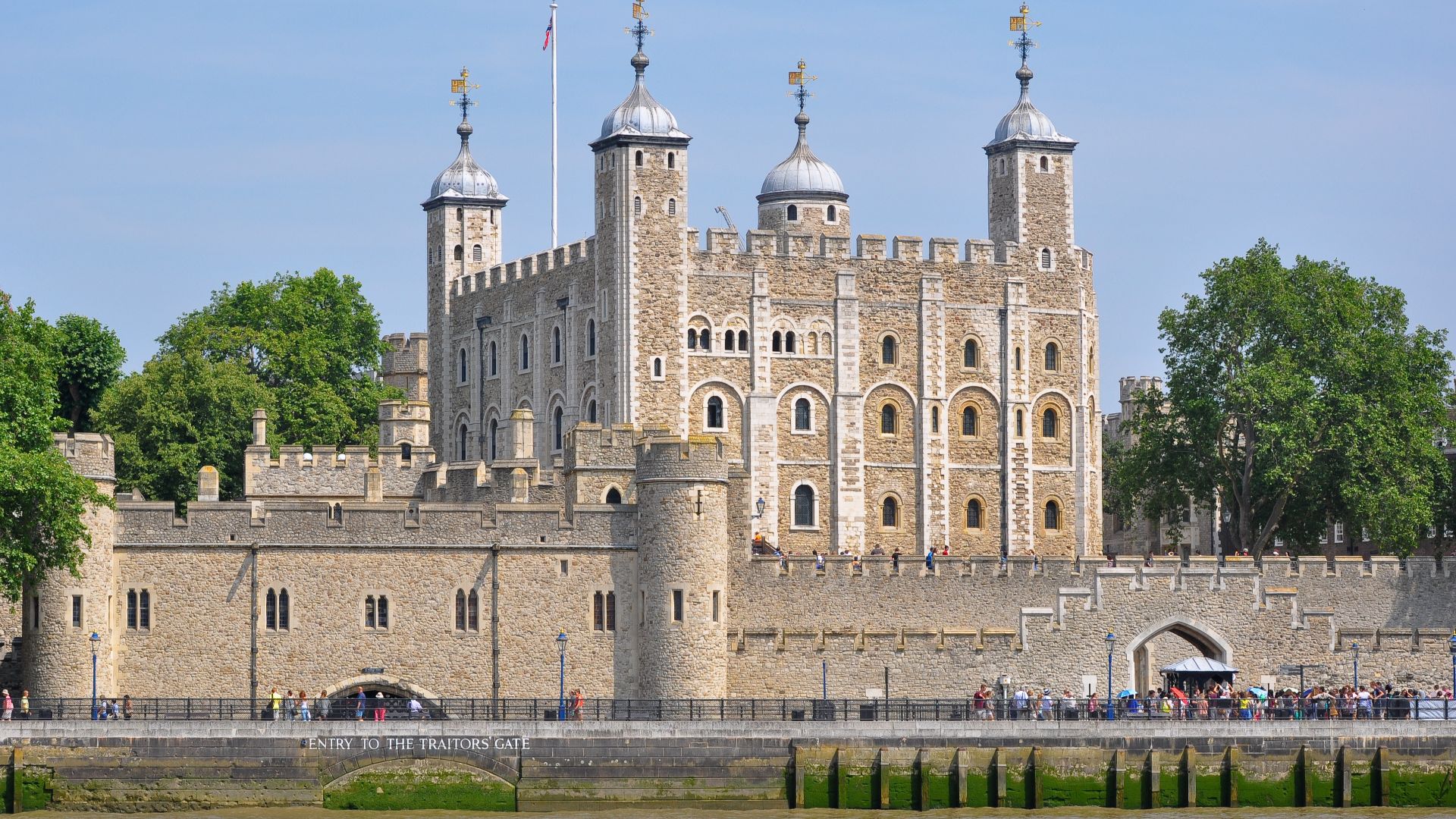 File:Tower of London viewed from the River Thames.jpg