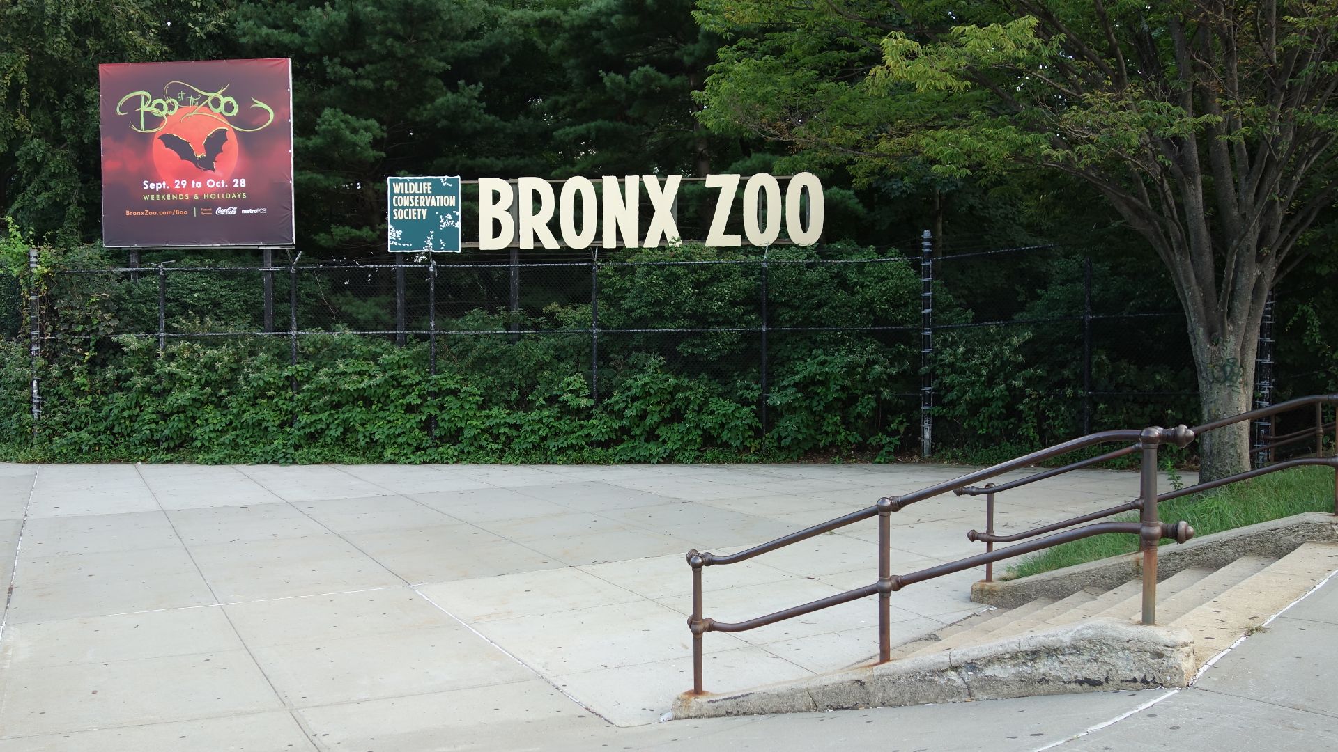 File:Fordham Rd Southern Bl td (2018-09-29) 03 - Bronx Zoo.jpg