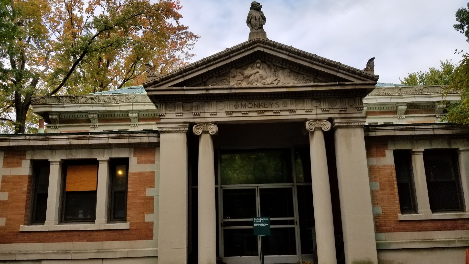 File:Former Monkey House in Bronx Zoo, October 2018.jpg