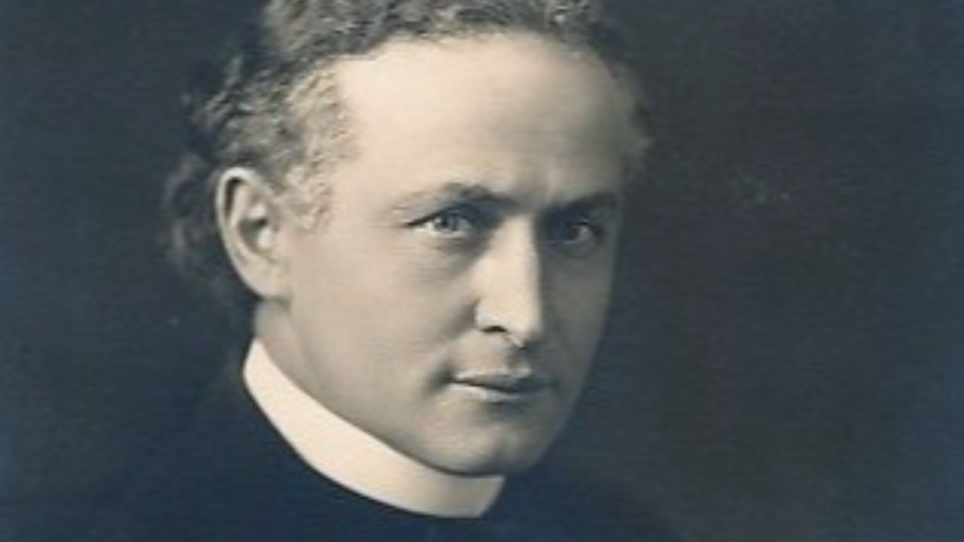 File:Harry Houdini by LaPine Studios, 1915.png