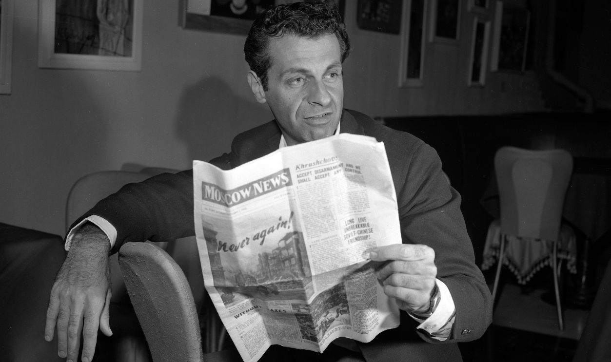 Mort Sahl at the hungry i talks about his trip to Moscow