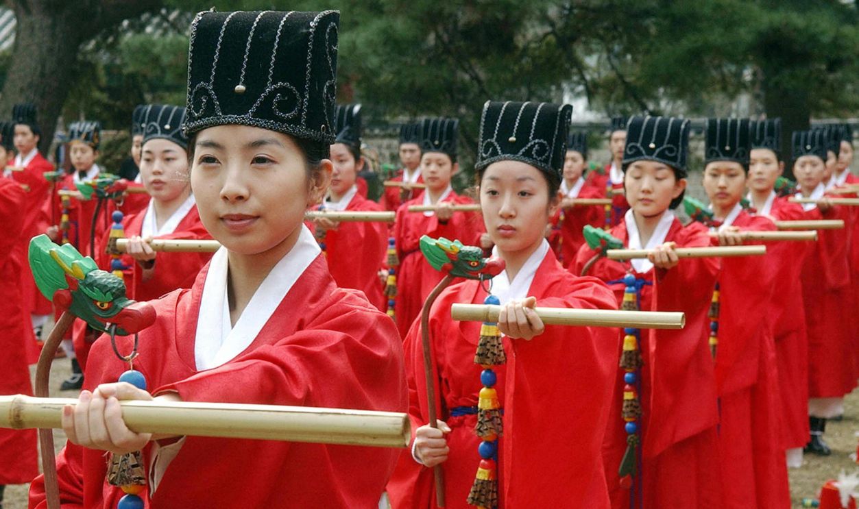 Members of a traditional dance troupe perform during a ceremony celebrating Confucius and his instructions in Seoul, 09 March 2006. The ceremony was held at Sungkyunkwan, the state college of Korea's old kingdom for the last 500 years.