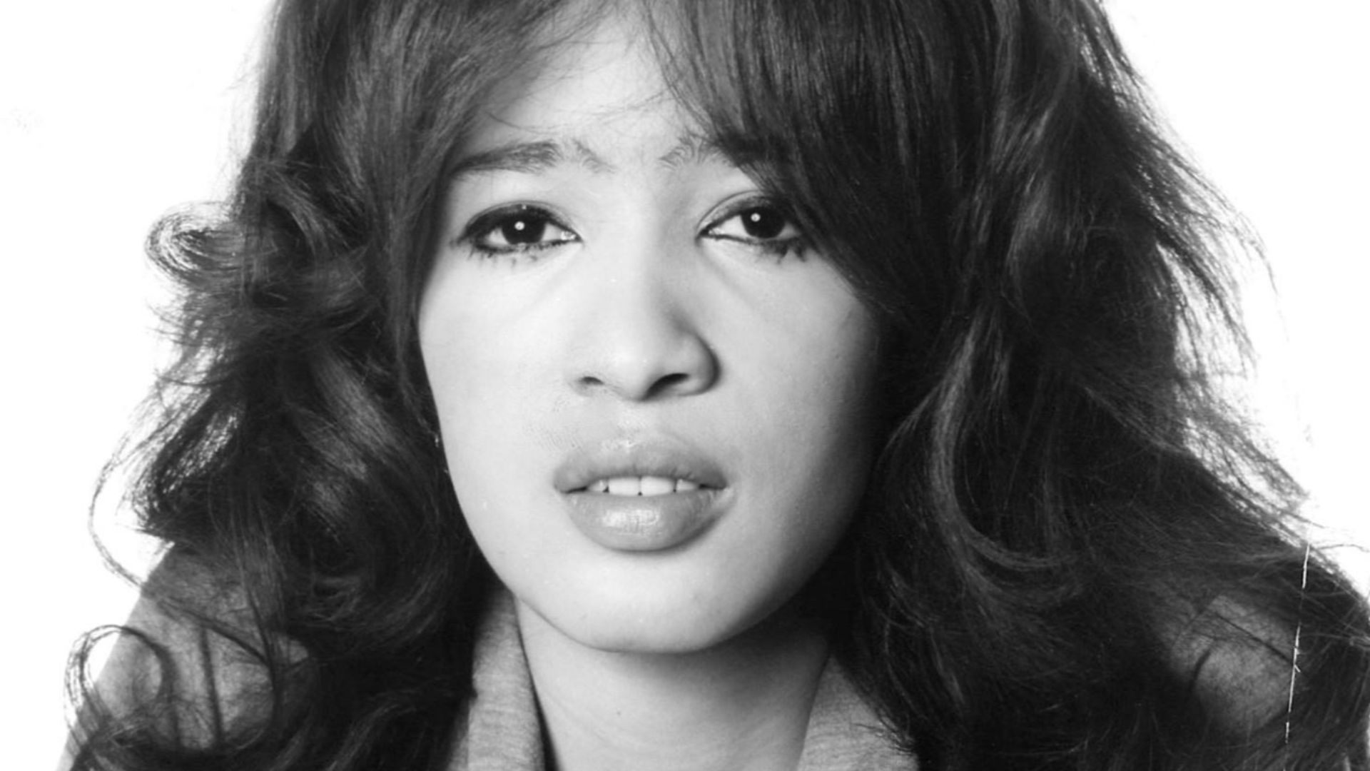 File:Ronnie Spector 1971 BW.jpg