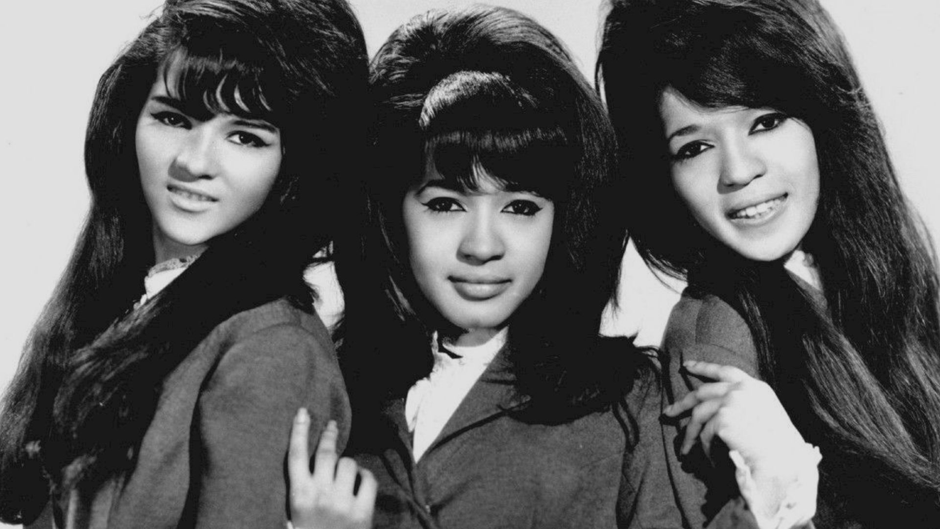 File:The Ronettes 1966.JPG