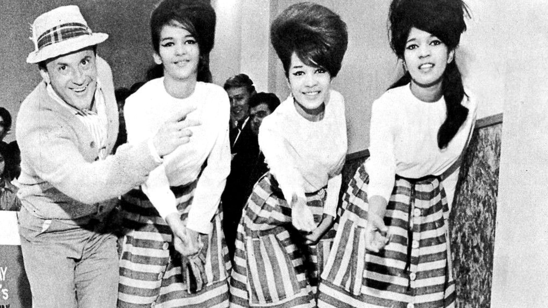 File:The Ronettes and Murray the K.jpg