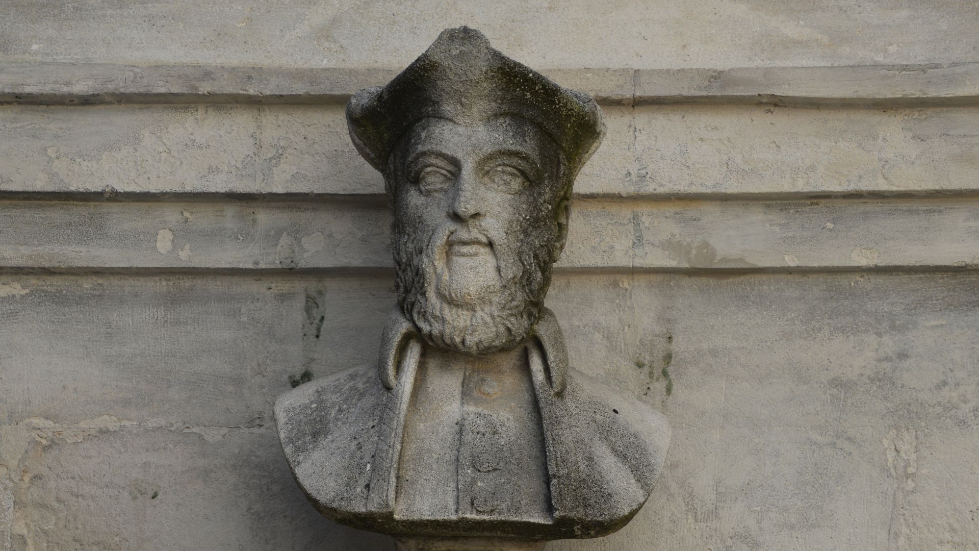 File:Statue de Nostradamus, Saint Rémy de Provence.jpg