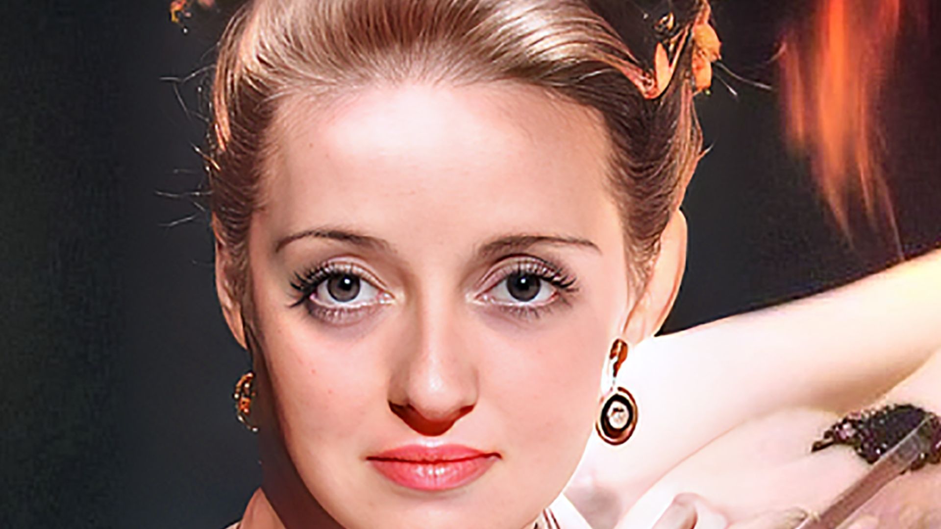 File:Bette Davis in June 1938 (cropped).png