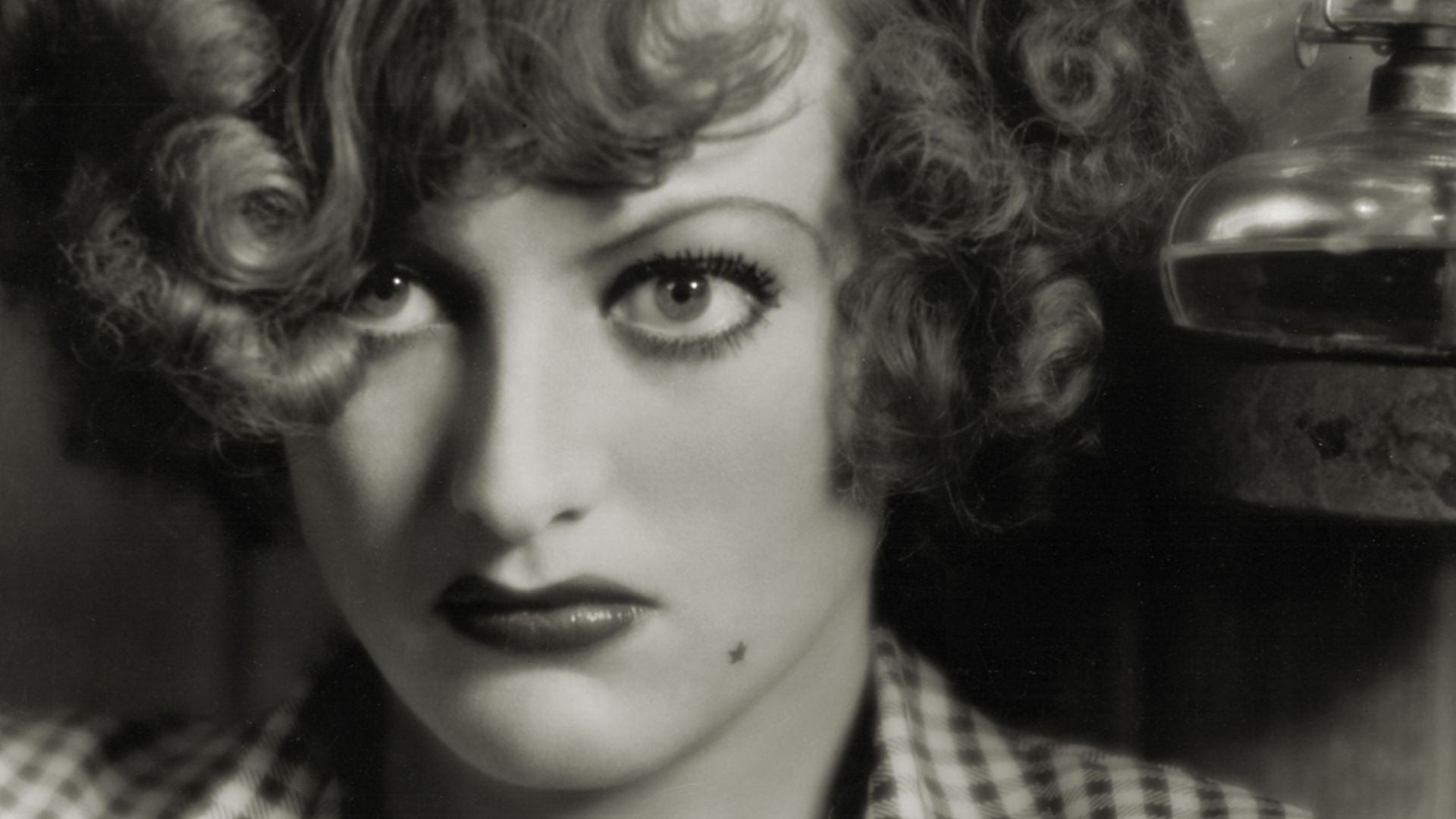 File:Joan Crawford in Rain.jpg