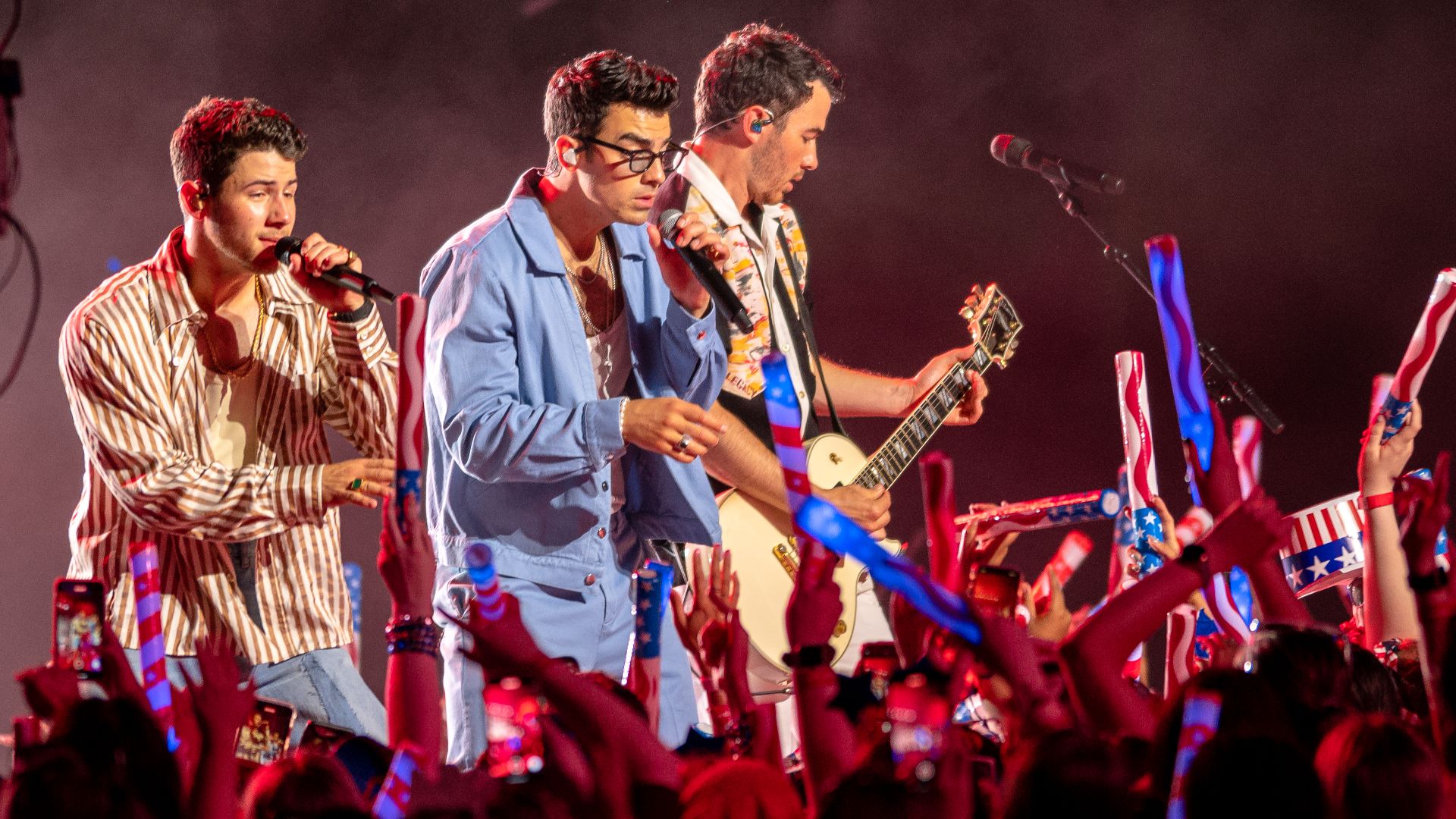 File:Jonas Brothers 4th of July Show Taping in Cleveland (51276333427).jpg