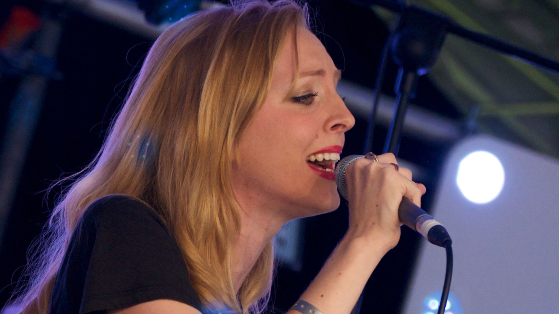 File:Lizzy Pattinson performing at Rhythms of the World 2011.jpg