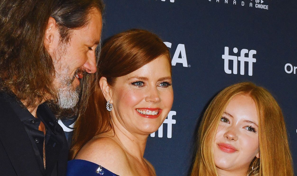 Gettyimages - 2170115912, CANADA-FILM-FESTIVAL-TIFF US actress Amy Adams (C), husband actor Darren Le Gallo (L) and daughter Aviana Le Gallo attend the world premiere of
