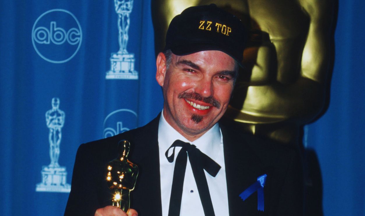 Gettyimages - 1409687, 69th Annual Academy Awards 297633 57: Billy Bob Thornton holds his award for Best Adapted Screenplay for