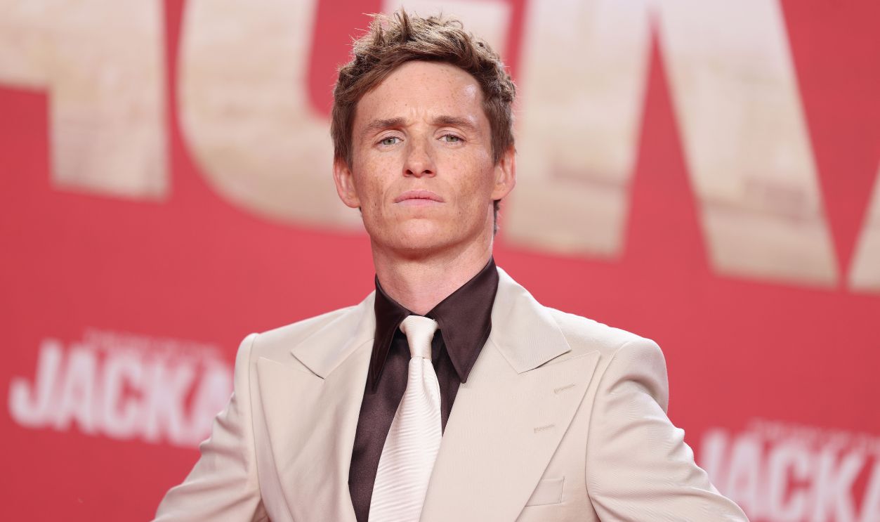 Eddie Redmayne attends the premiere of