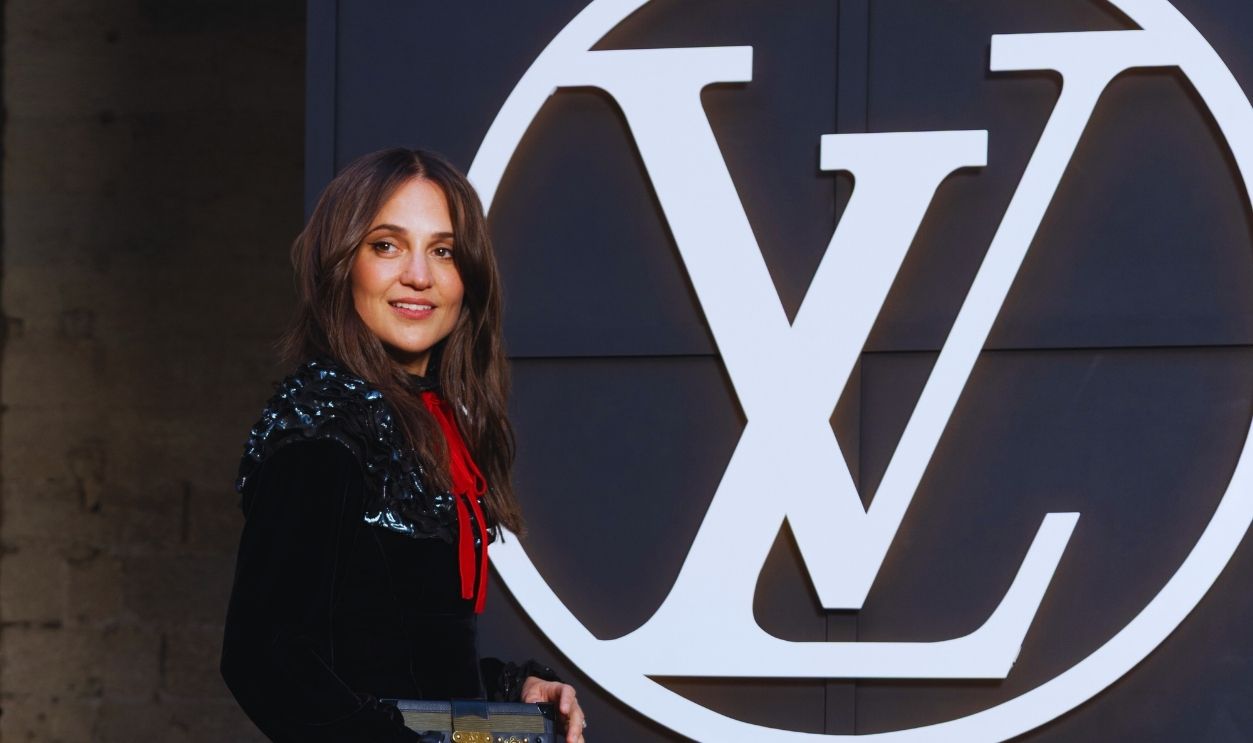 Gettyimages - 2216559673, Louis Vuitton Cruise 2026 - Photocall AVIGNON, FRANCE - MAY 22: Alicia Vikander attends the Louis Vuitton Cruise 2026 photocall at Palais Des Papes on May 22, 2025 in Avignon, France.