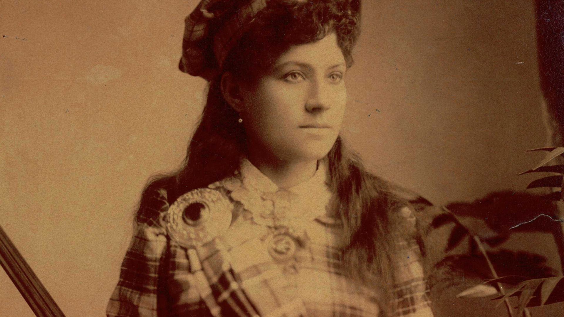 File:Annie Oakley 1891.jpg