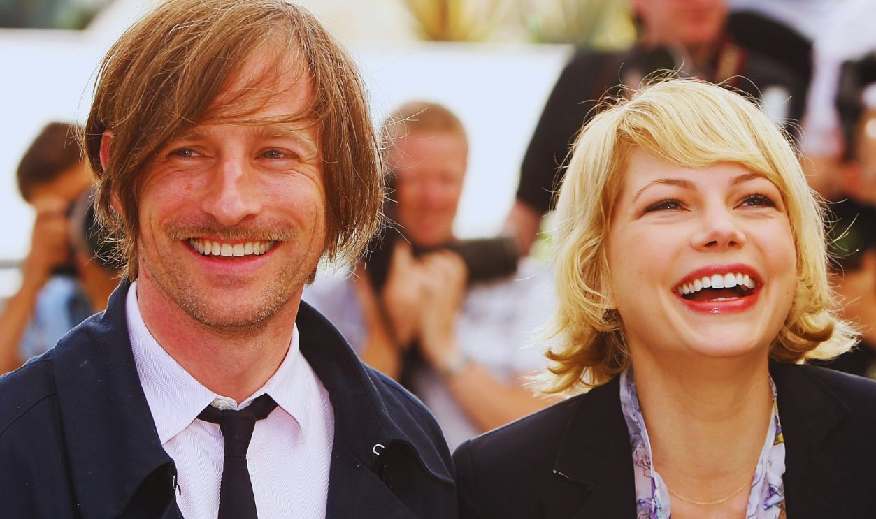 Gettyimages - 81213567, Cannes 2008: 'Synecdoche, New York' - Photocall CANNES, FRANCE - MAY 23: Producer Spike Jonze with actresses Michelle Williams and Catherine Keener attends the Synecdoche, New York Photocall at the Palais des Festivals during the 61st International Cannes Film Festival on May 23, 2008 in Cannes, France.
