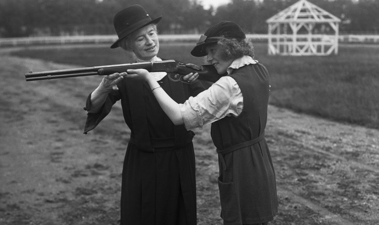 Society Circus Rehearsal at Mineola, Long Island. Mineola, Long Island, New York: Miss Annie Oakley teaches Dorothy, daughter of Mr. and Mrs. Fred Stone, how to shoot.