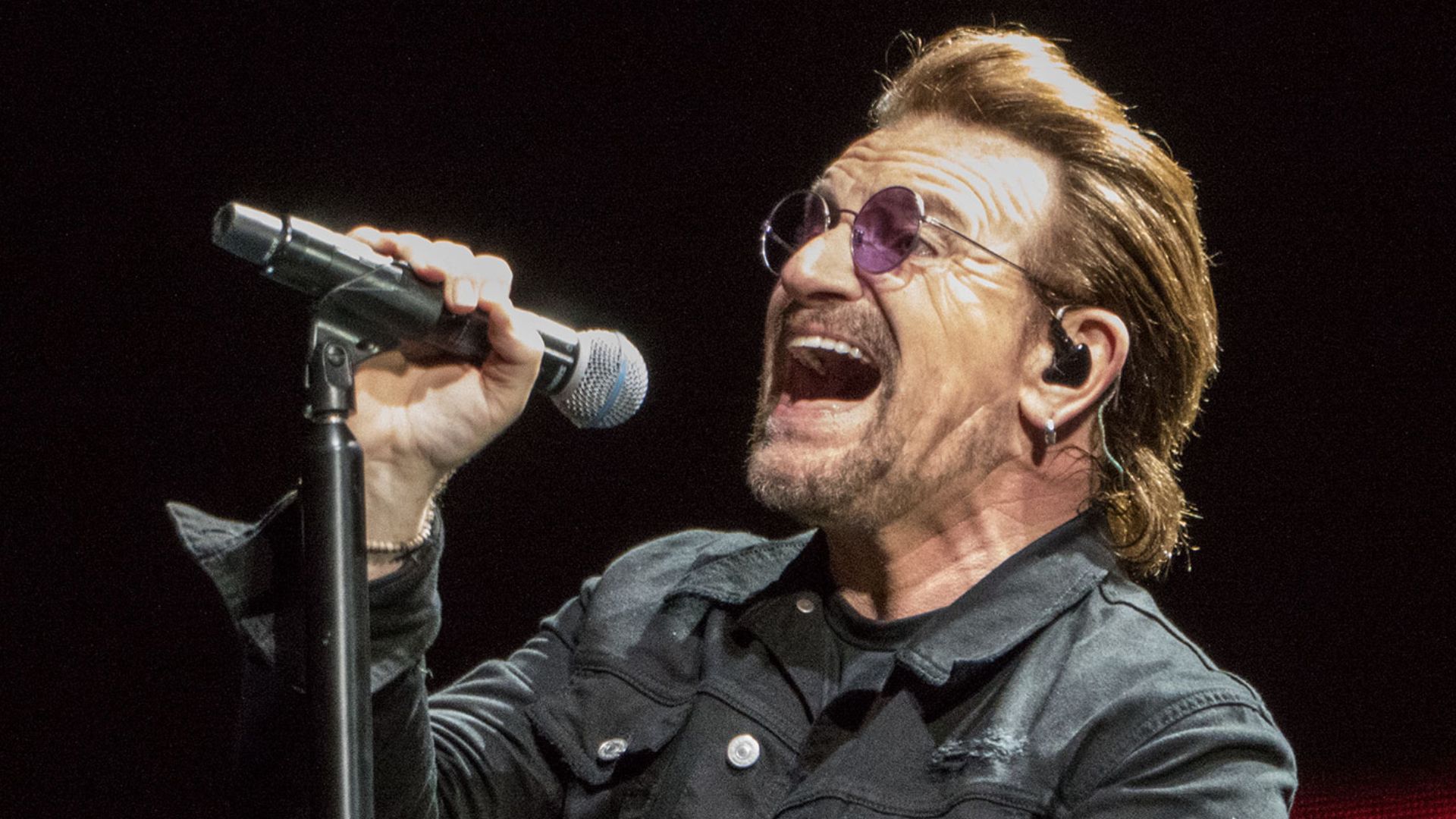 File:Bono singing in Indianapolis on Joshua Tree Tour 2017 9-10-17.jpg