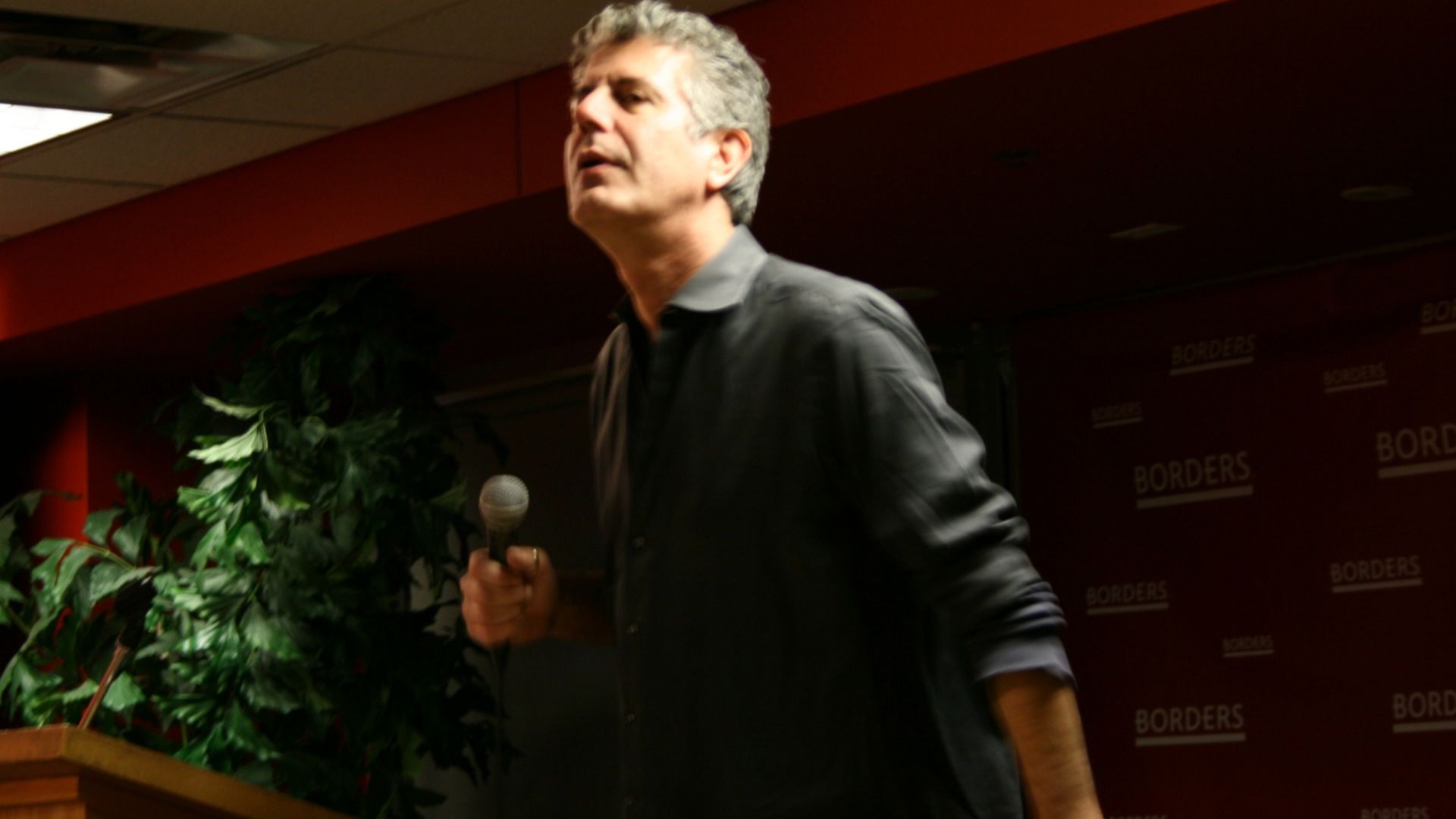 File:Anthony Bourdain 005.jpg