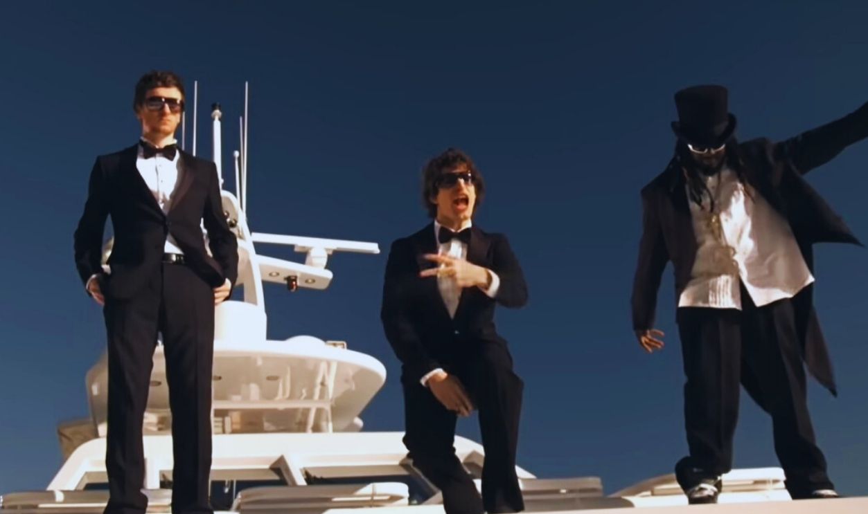 I'm On A Boat (ft. T-Pain)