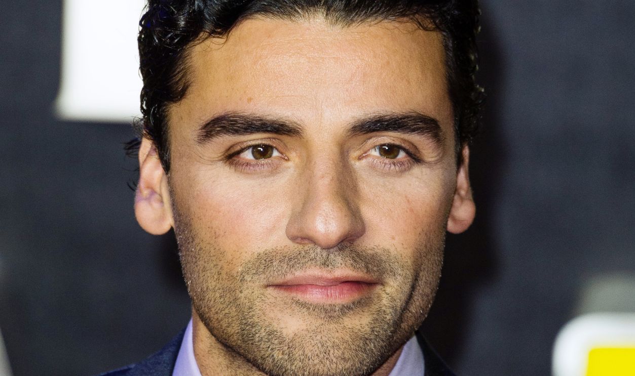 LONDON, ENGLAND - DECEMBER 16: Oscar Isaac attends the European premiere of "Star Wars: The Force Awakens" at Leicester Square on December 16, 2015 in London, England.