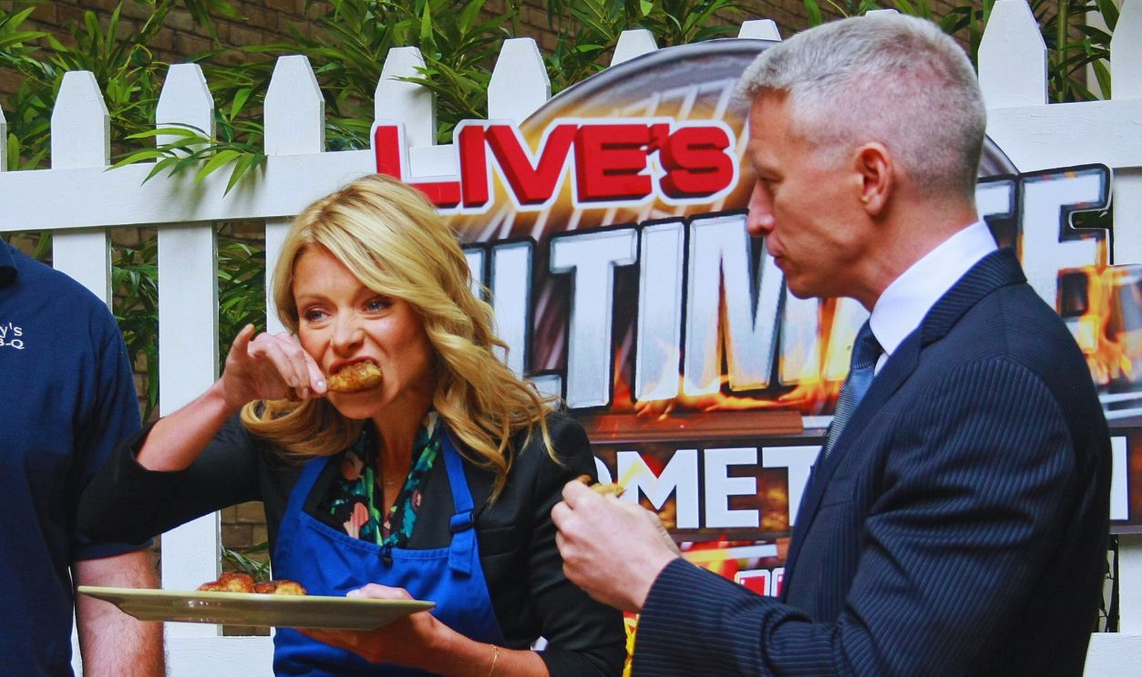 Gewttyimages - 112478792, Celebrity Sightings In New York - June 4, 2009 Kelly Ripa and Anderson Cooper host ABC's