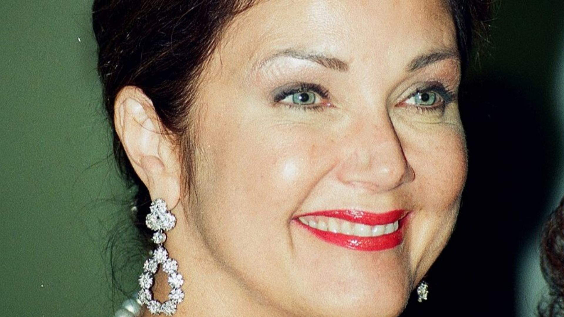 File:Lynda Carter 2000.jpg