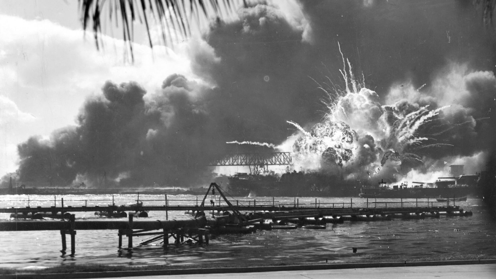 File:USS SHAW exploding Pearl Harbor Nara 80-G-16871 2.jpg