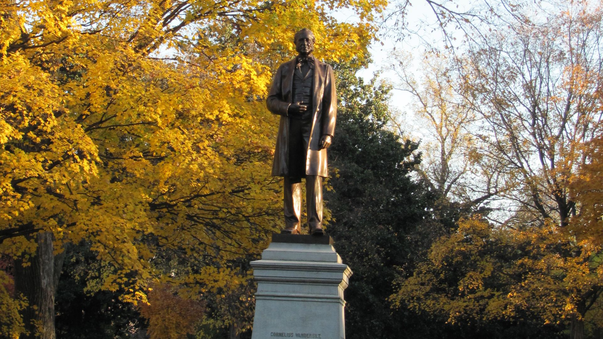 File:VanderbiltStatue.JPG