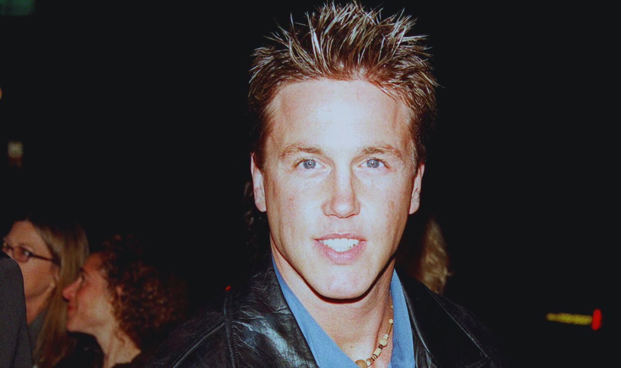 Gettyimages - 529829840, LOS ANGELES PREMIERE: GARY SINYOR'S 'THE BACHELOR' (Original Caption) Arrival of actor Lochlyn Munro.