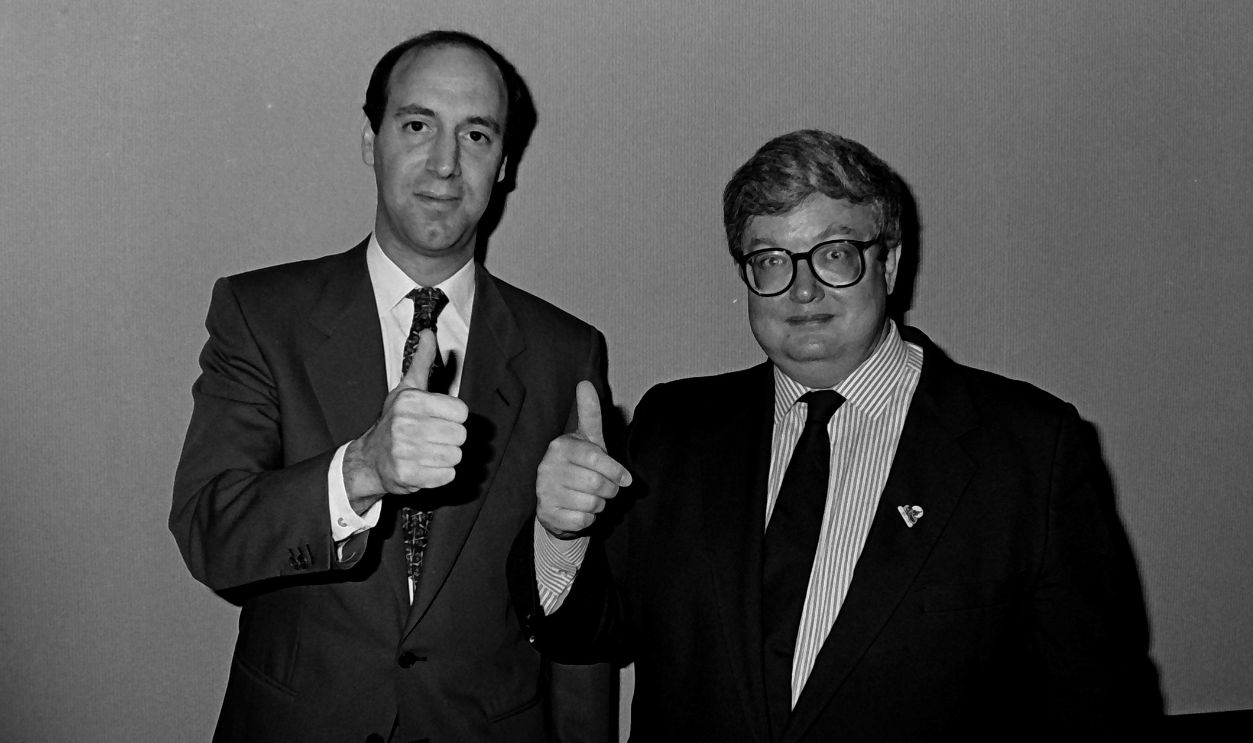 Film critics Gene Siskel And Roger Ebert pose for a portrait giving two thumbs up as they attend the National Association of Broadcasters Convention on October 1, 1986 in Atlanta, Georgia.