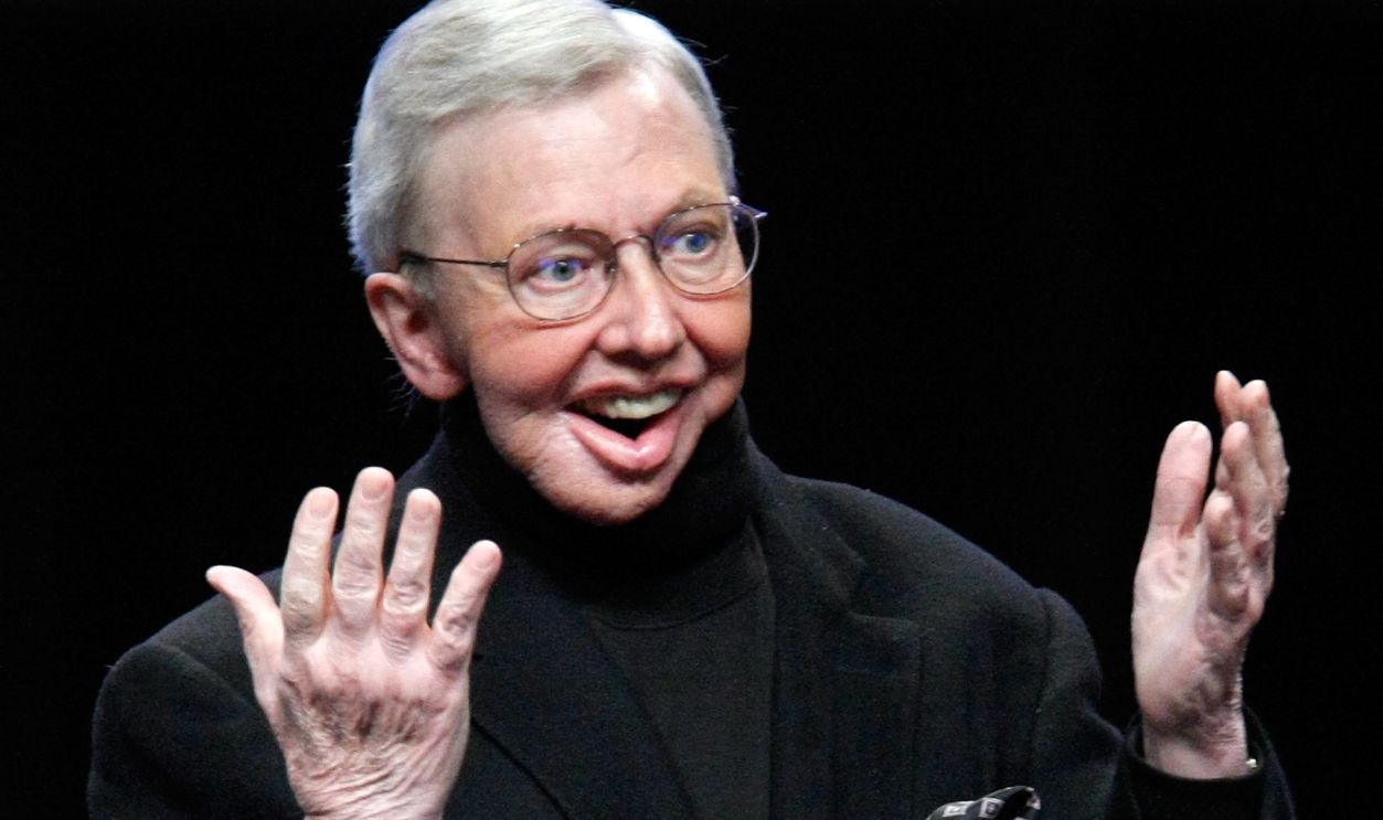 Film critic Roger Ebert accepts the ShoWest Career Achievement in Film Journalism Award at the Paris Las Vegas during ShoWest, the official convention of the National Association of Theatre Owners, April 2, 2009 in Las Vegas, Nevada.