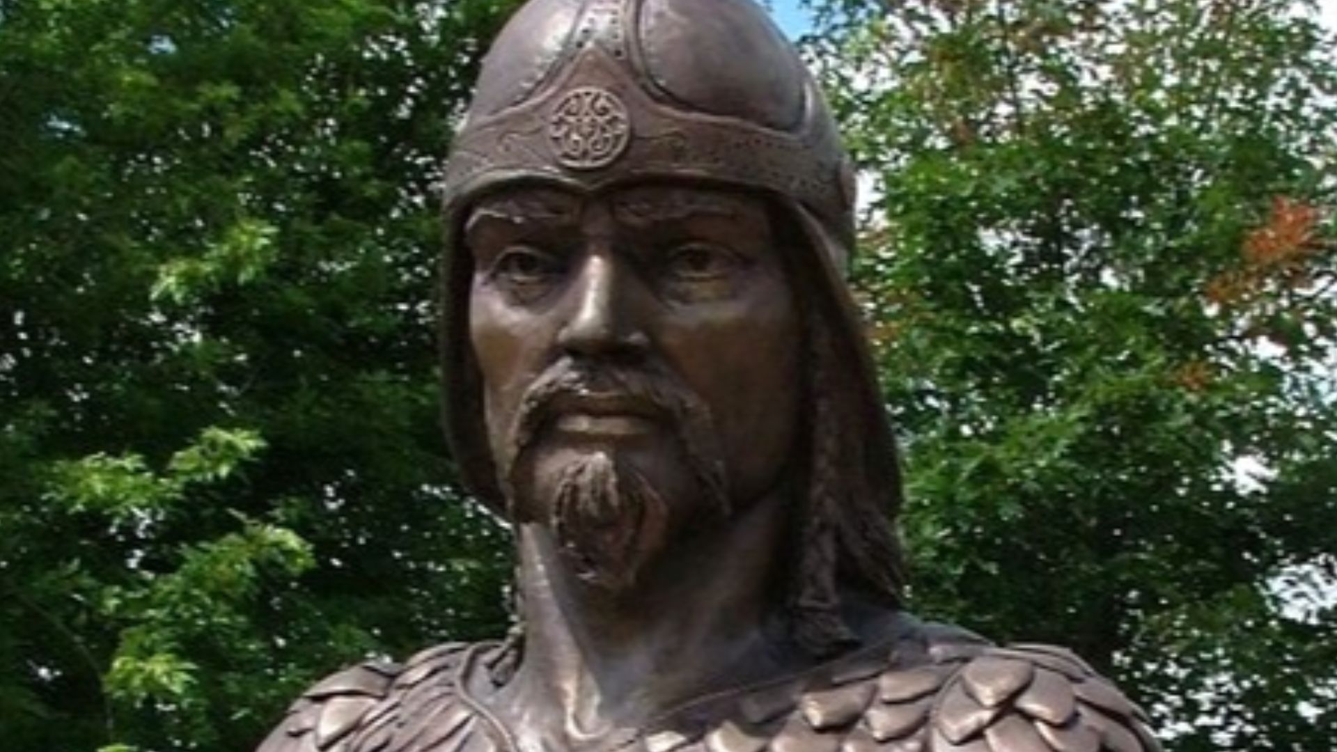 File:Attila mellszobor, Nyíradony.jpg