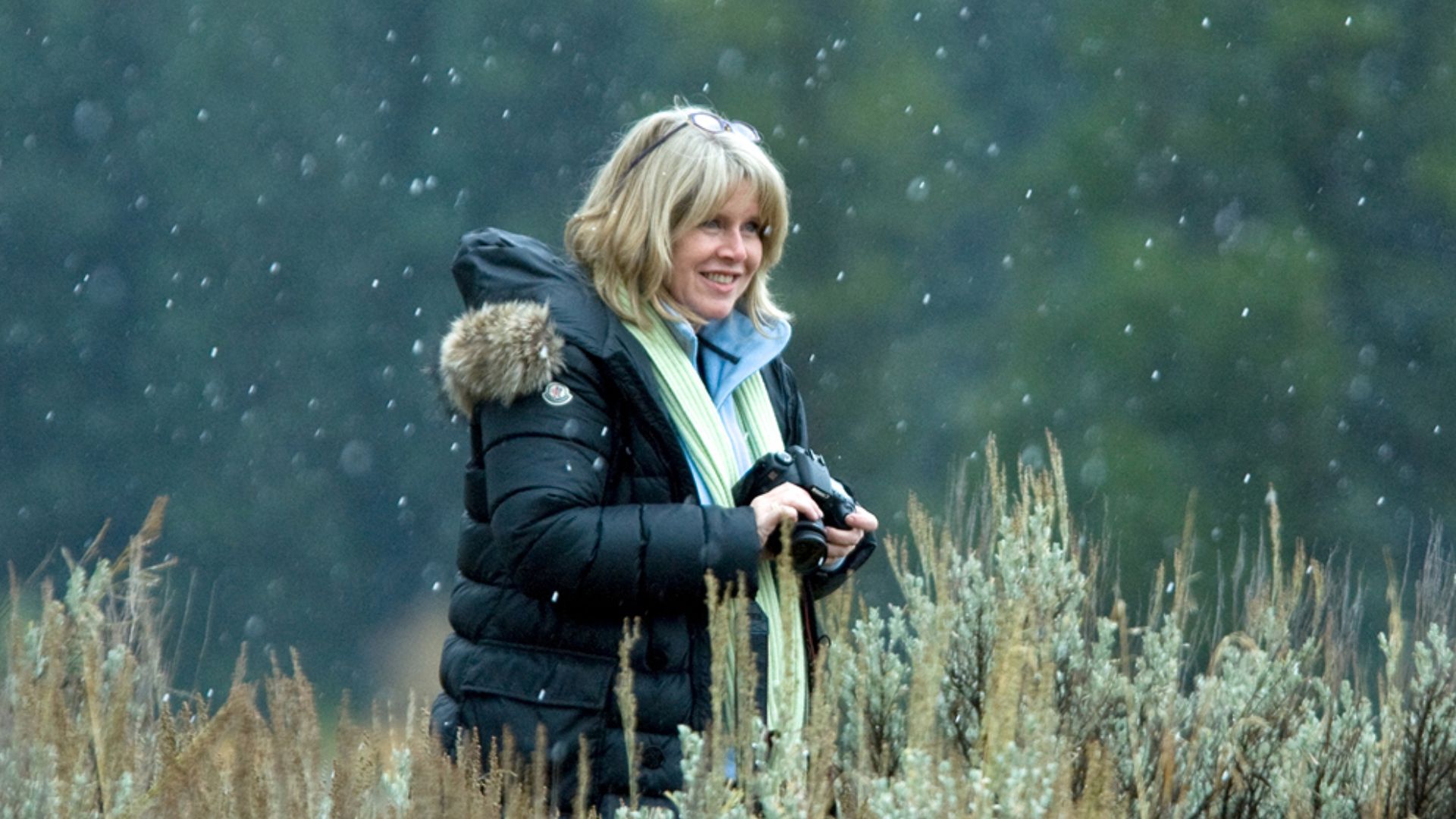 File:Tipper Gore with camera in snow.jpg