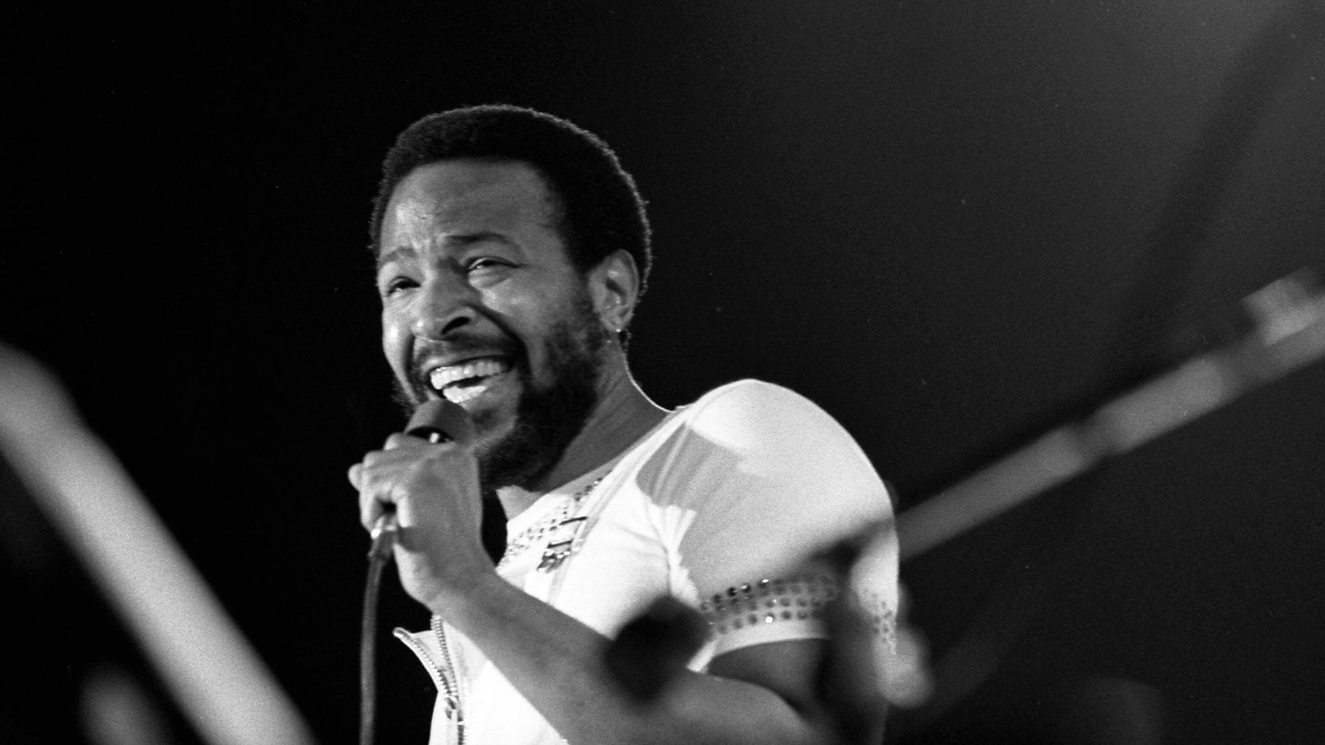 File:Marvin Gaye in concert at the Forum, 1974.jpg